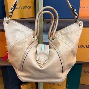 Pour La Victoire Beige Women's Bag
